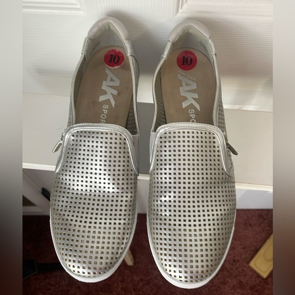Anne Klein Sport Silver Mesh Shoes Size 10 - Picture 1 of 4